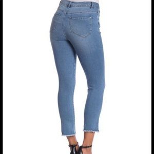 Kensie Vintage Luxe “The Slim” in Size 4/27